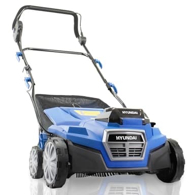 Hyundai 15'' 380mm Artificial Grass Sweeper 2x 20V (40V) 380mm Working Width, Brushless Motor, 4Ah Li-ion Batteries, Adjustable Sweeping Heights, 3 Year Warranty